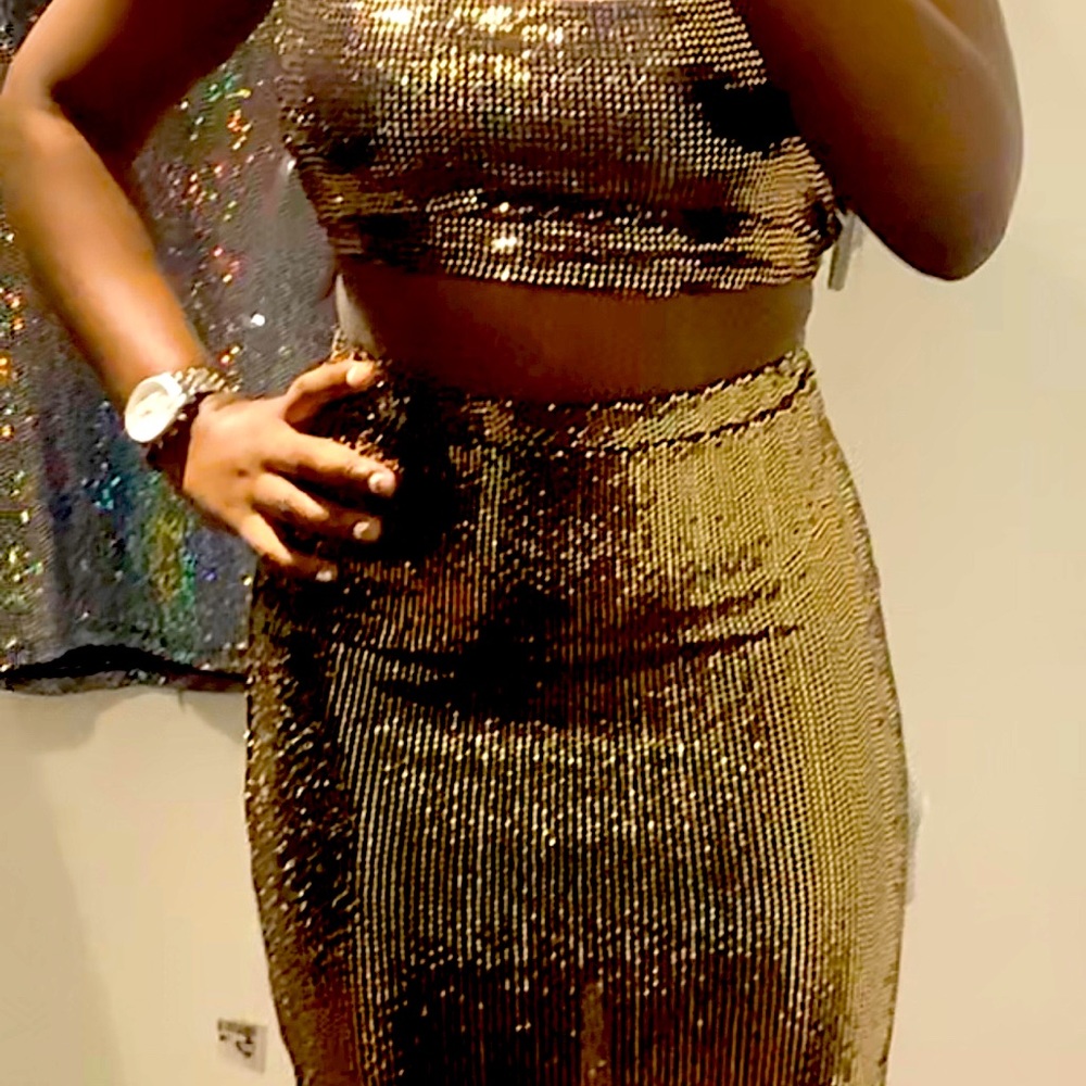 Form fitting three piece skirt set. This outfit was only worn once.